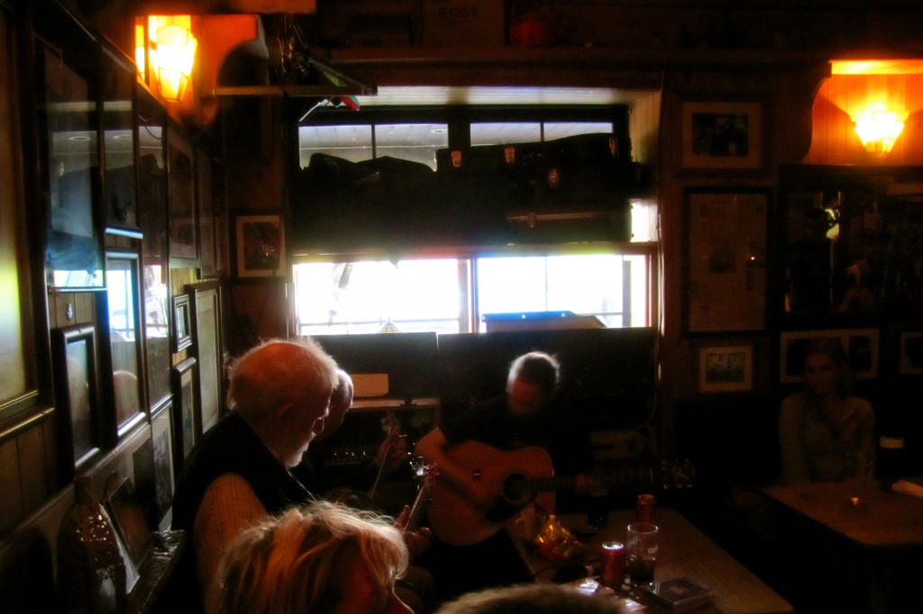 The musicians showed up and started a little bit early, which was completely fine by me. It's hard to see in this picture, but between the guitar player at the back and the white-haired gentleman on the left, there's another man who played guitar and banjo.