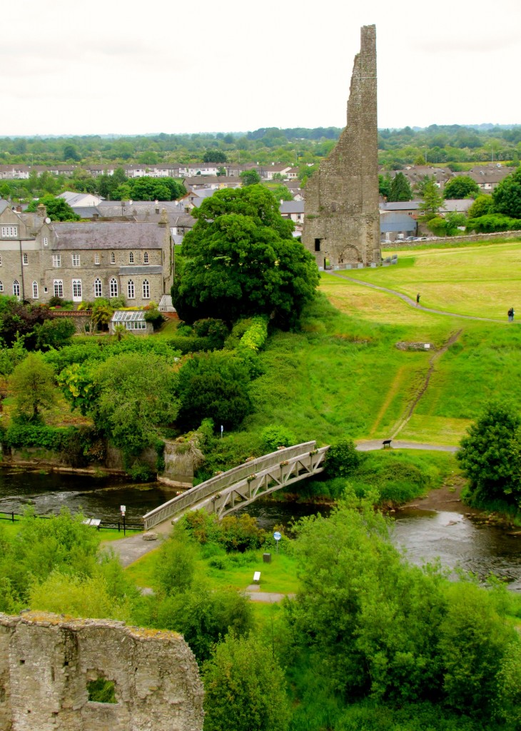 From the roof, you can see a bridge across the Boyne and the Yellow Steeple, one of the tallest surviving medieval structures. To the left of that is a house where Jonathan Swift used to live.