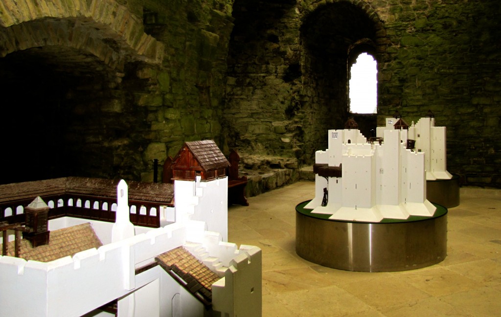The original great hall on the entry level has models of the castle in each of its three phases of construction. The models are white, because the castle was originally finished with plaster and whitewash.