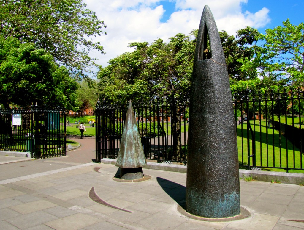 Okay, remember last trip, I got a picture of these strange sculptures in front of St. Patrick's. They are apparently representative of needles and pins, to honour the Royal School of Needlecraft, who produced eight beautiful altar cloths for the cathedral that are still in use today. Look carefully at the hole at the top of the tall one.