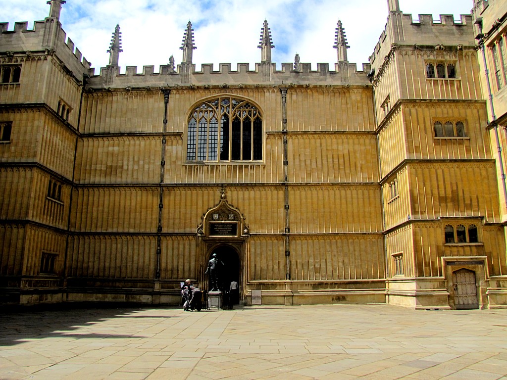 This is inside the square of the old Bodleian Library. It's a huge square, designed based on biblical accounts of the Temple of Solomon in Jerusalem.