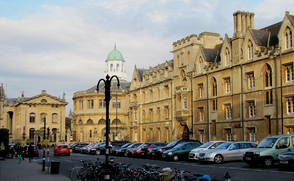 This is Broad Street, where I'm staying. You can see the rounded front of the Sheldonian Theatre, and the buildings seem to glow int he setting sun. It's very pretty. 