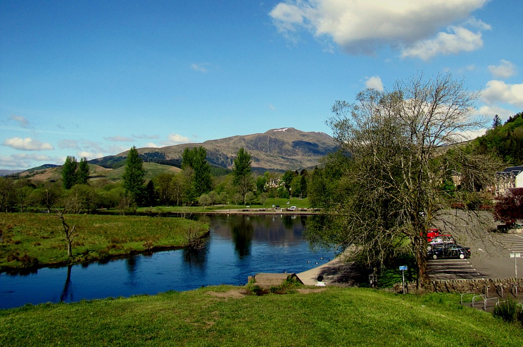 Our first stop was Callander, on the edge of the highlands. We drove through Doun to get there, which got me thinking of a verse from Tramps and Hawkers. Later in the day, I did see Ben Nevis, but we never got near Crieff.