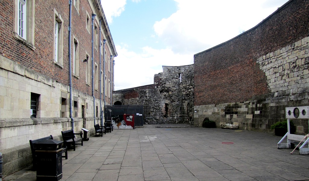 You can go out to see the exercise yard of the old debtor's prison. You can even walk down outside the wall to see an old mill. There are some toys and stuff in here for the younger visitors; I don't think they're original to the yard.