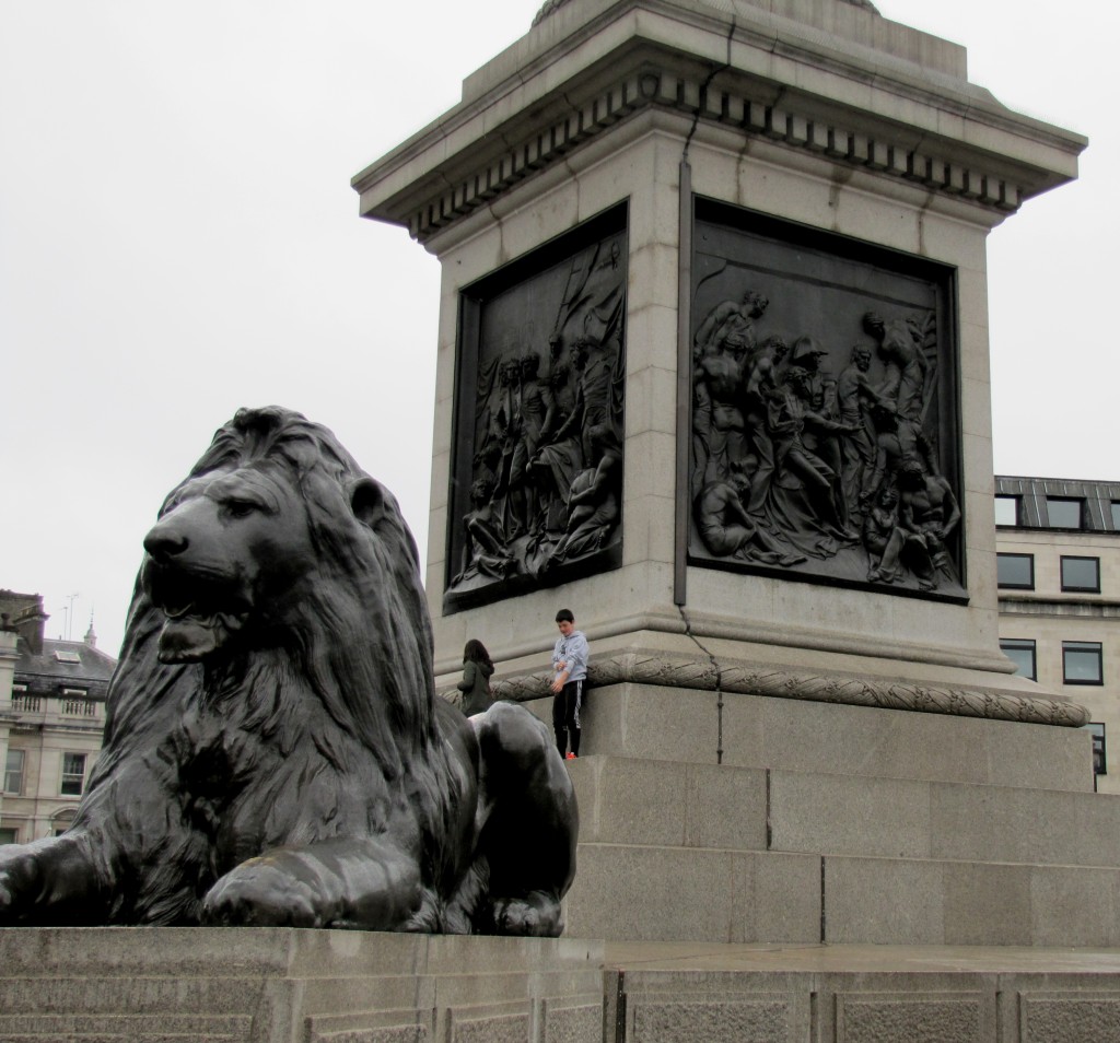 To put the height into perspective, here's one of the four lions at the corners, with some kids to provide scale.