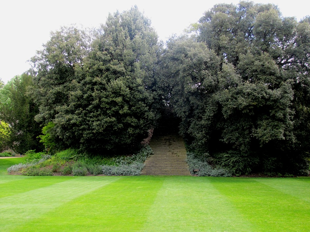 Also within the imposing walls of New College is a beautiful garden. I don't know what's up those stairs - visitors are not allowed on the grass. I don't blame them, but I am curious.