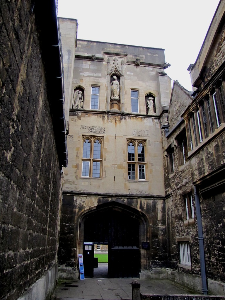 This formidable place is the gate of New College, which was the first college designed in a deliberately fortified nature, and with an eye to economy of placement of facilities within. I found it very interesting for two main reasons: first, Archibald Spooner, who gave the English language the word "spoonerism," was Warden here once upon a time. Second, it's a beautiful illustration of how the colleges are each little self-contained worlds. This is the outside...