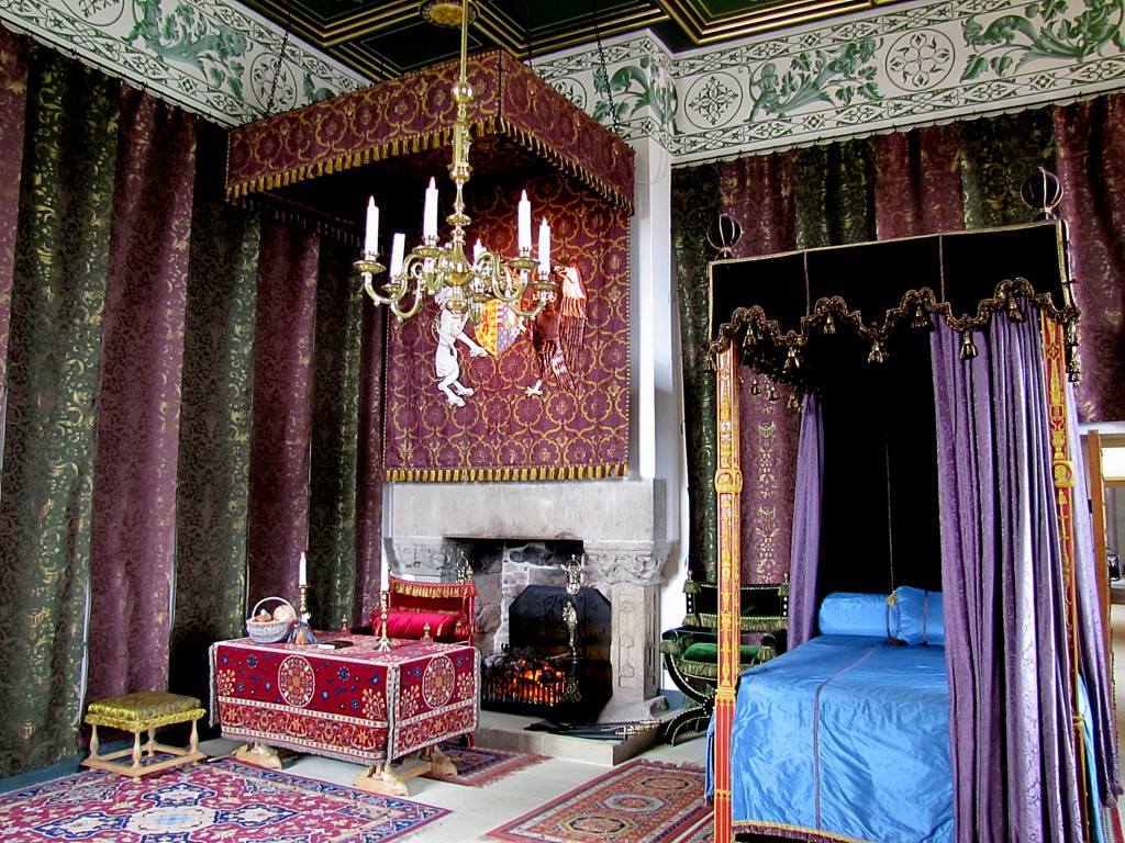 This is the queen's bedroom. It's been decorated as it would have been in the 16th century.