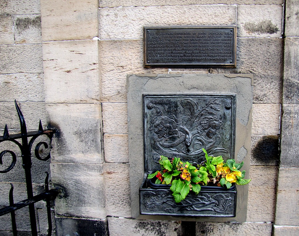 I found the Witches' Well that Sandy told me to look for. It used to be a fountain, but doesn't seem to have any water feature. This is where they used to burn witches, and the fountain is a memorial for that. There were a lot of witches tortured and burned in Edinburgh. They even had to come up with rules for the Witchhunters - you could only hold up to 13 witches at a time, and could only torture each one once per day. Of course, there was no law about how long the period of daily torture could last, so 24 hours was not uncommon.